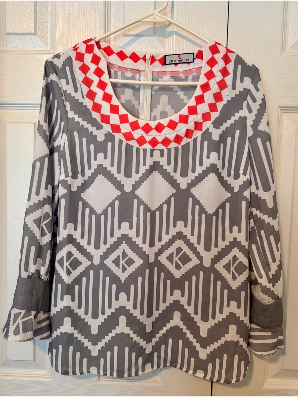 Gray & White Geometric Print Top with Red f